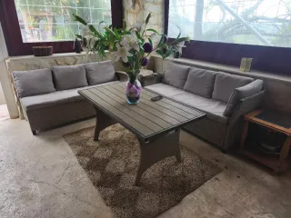 Florero de cristal y mimbre