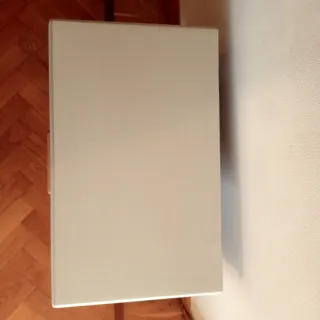 Mesita de noche beige y azul