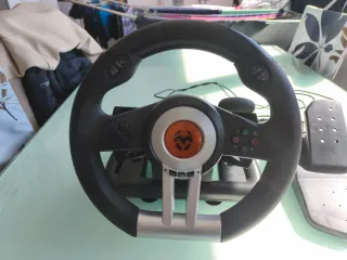 Volante Krom PS4 con pedales