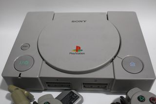 PlayStation 1 Original + 2 Mandos