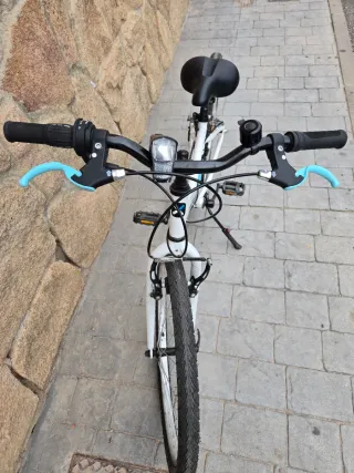 Bicicleta BTWIN 20 blanca
