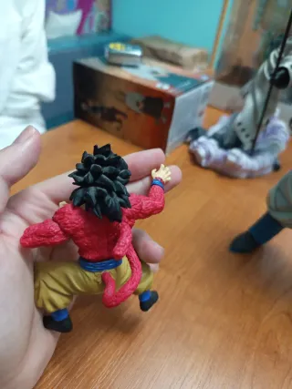 Figura Goku SS4