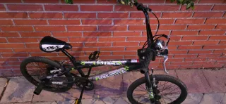Bicicleta BMX Freestyle Negra
