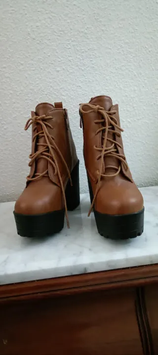 Botines de tacón con cordones y cremallera SIN uso