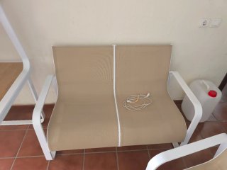 Conjunto de jardín beige y blanco