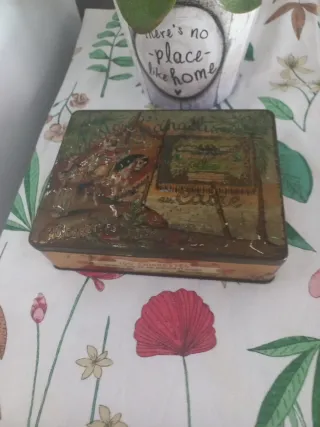 Lata Antigua CIGARRETES Colección mide 18cmx 15 c