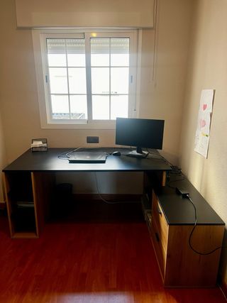 Mesa de escritorio con cajones