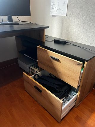 Mesa de escritorio con cajones