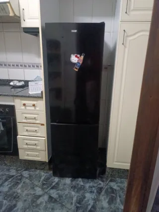 Nevera LOGIK negra