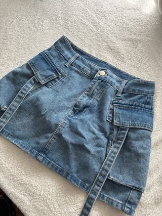 Falda vaquera con bolsillos