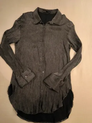 Camisa Bershka fiesta plateada manga larga