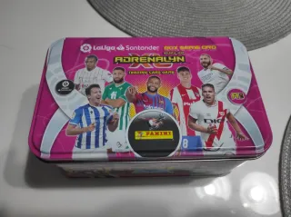 Caja Lata Cromos Fútbol. Temp. 2020 a 2026.