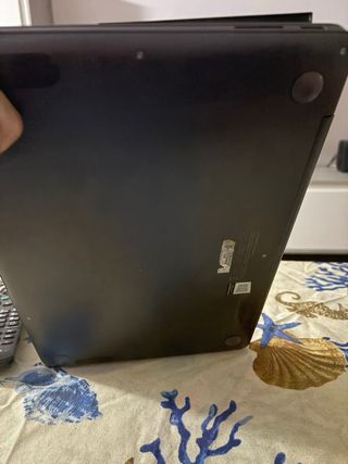 Portátil Asus plateado oscuro y negro