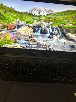 Portátil Asus plateado oscuro y negro