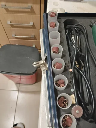 Amoladora Eléctrica Kraft con Accesorios