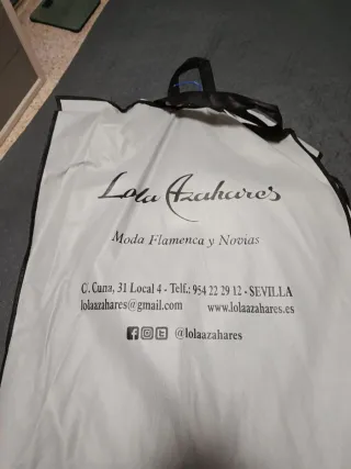 Traje de flamenca negro con volantes