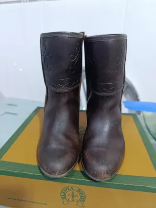 Botas camperas de cuero marrón