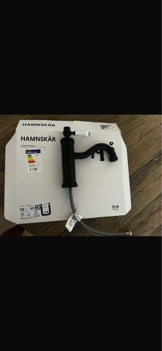 Grifo de baño negro sin usar