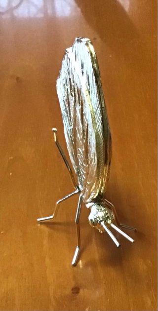 Scultura farfalla dorata in metallo