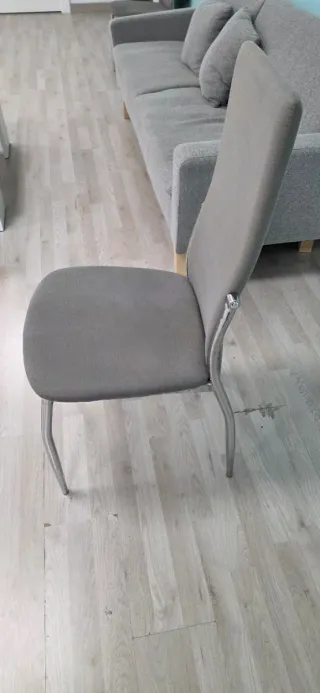 4 Sillas de comedor grises de tela y metal 50Euros