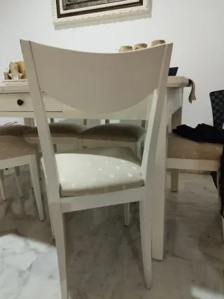 Mesa de salón con 6 sillas a juego  madera blanca