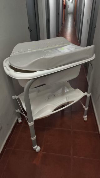 Bañera cambiador bebé falta el tubo desagüé