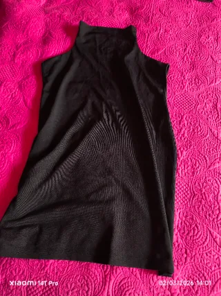 Camiseta cuello alto y jersey sin mangas