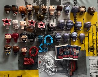 Stranger Things kinder joy Set Semicompleto 19/24