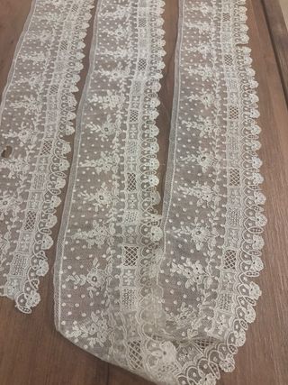 Antiguo encaje para dolorosa