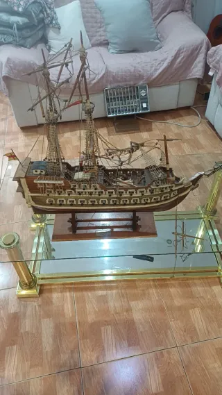 Maqueta de barco para reparar