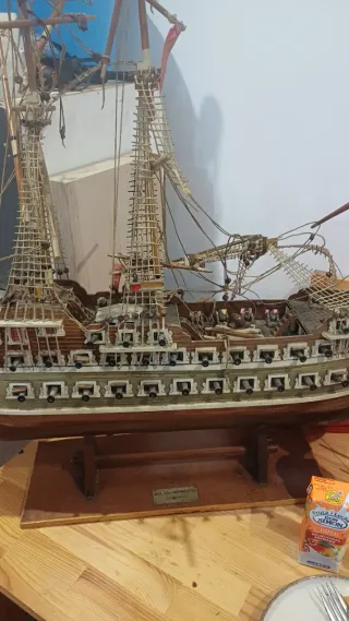 Maqueta de barco para reparar