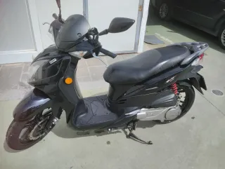 Moto Scooter SYM Negra 125 CC