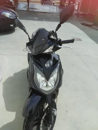 Moto Scooter SYM Negra 125 CC