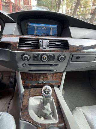 BMW E60 545i 333cv v8 manual