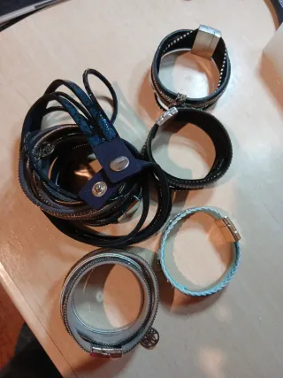 Lote de pulseras varias