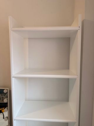 Estantería blanca de madera