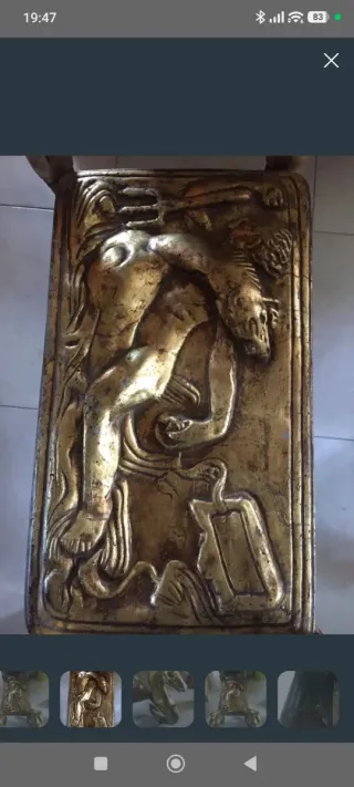 Mesa de salón cristal dorada