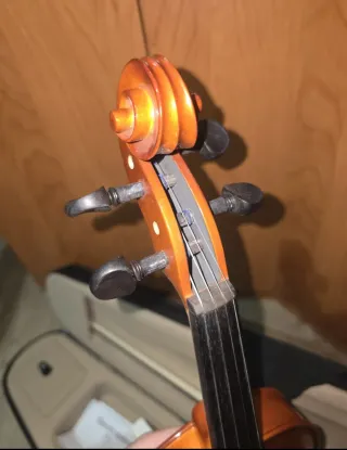 Violín con funda y arco