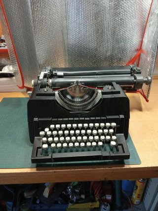 Máquina de escribir Olivetti Línea 98.