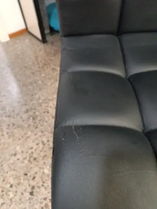 Silla de bar negra, le falta una pieza