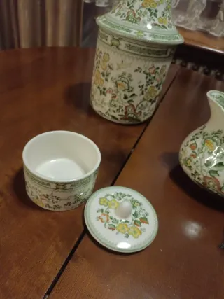 Juego de porcelana floral San Claudio.