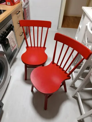 Sillas vintage rojas de madera (2 unidades)