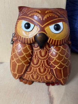 Cartera Artesanal. Búho de Cuero Marrón