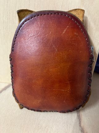 Cartera Artesanal. Búho de Cuero Marrón