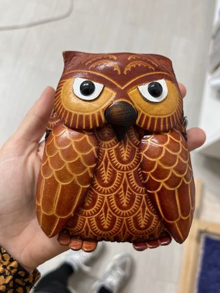 Cartera Artesanal. Búho de Cuero Marrón