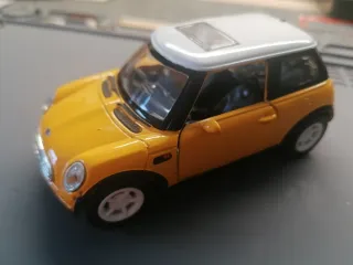 Coches MINI 1:36 y 1:32