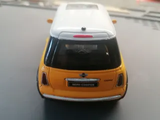 Coches MINI 1:36 y 1:32