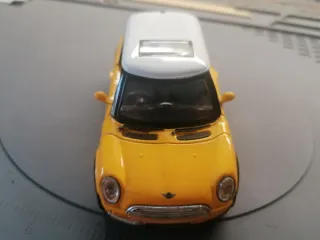 Coches MINI 1:36 y 1:32