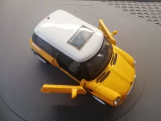 Coches MINI 1:36 y 1:32