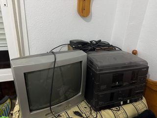 Televisor y Tocadiscos